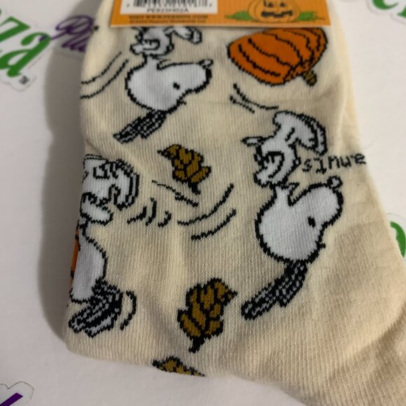 Peanuts Socks Crew Thanksgivings Halloween Snoopy Woodstock Mens Womens 3 - 10 - Picture 5 of 6
